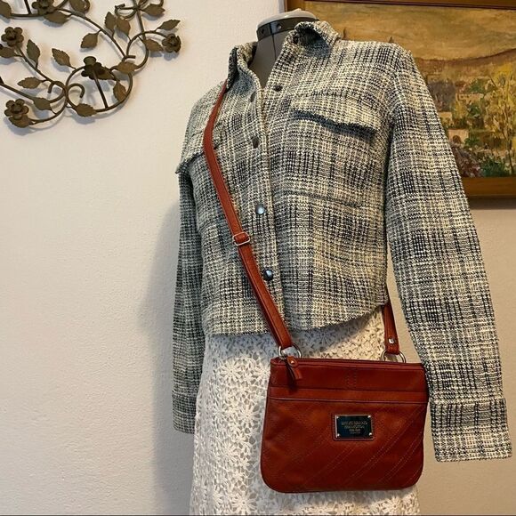 RELIC brand orange crossbody bag with quilting - Picture 3 of 13